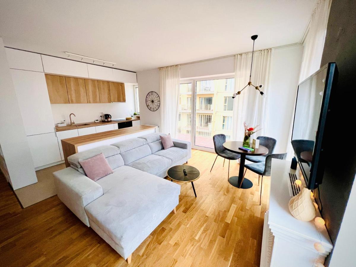 Exquisite - Two Bedroom Apartment Bucarest Esterno foto