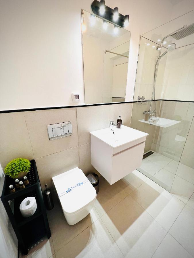 Exquisite - Two Bedroom Apartment Bucarest Esterno foto